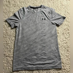Under Armour Size Small Men's Grey Fitted Short Sleeve Tee